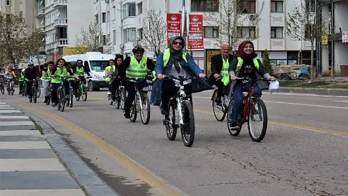 Sağlıklı yaşam için pedal çevirdiler