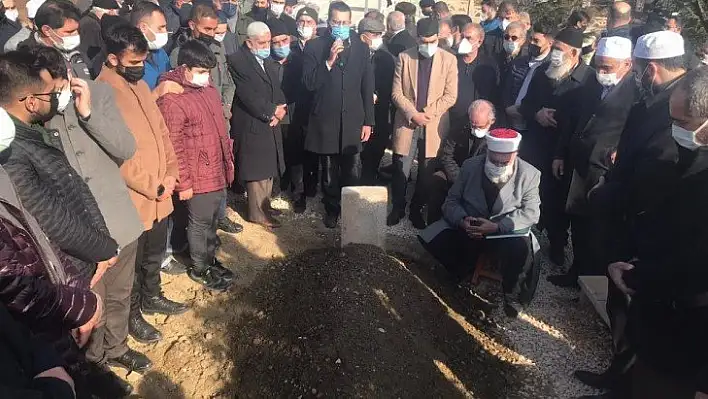 Hafız Abdullah Nazırlı'nın kabri ziyaretçi akınına uğradı