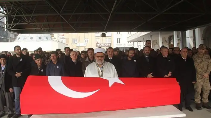 Hayatını kaybeden polis memuru, memleketi Elazığ'da son yolculuğuna uğurlandı