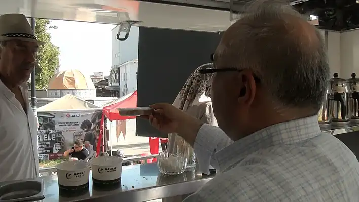 Hayrat Yardım, Mevlid Kandilinde ikramlarda bulundu