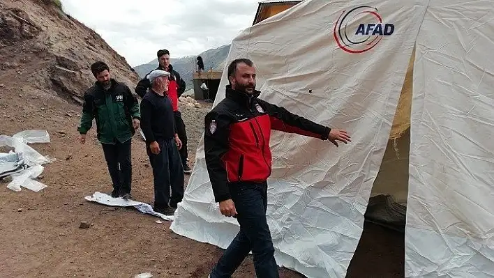 İHH Elazığ İnsani Yardım Derneği Karlıova Depreminde Göreve Koştu