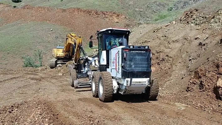 İl Özel İdaresi yol yapım çalışmalarını sürdürüyor