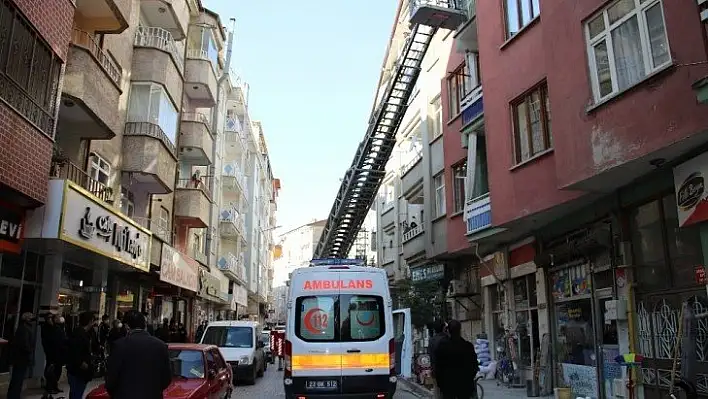 İtfaiye camı kırıp içeri girdi, 56 yaşındaki kadının cansız bedeniyle karşılaştı