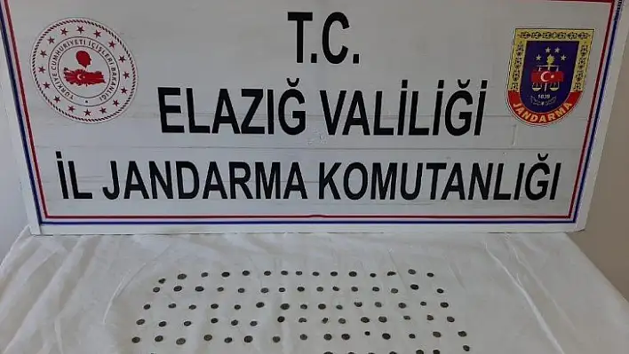 Jandarma alıcılı kılığında 103 adet tarihi obje ele geçirdi