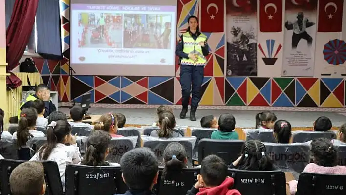 Jandarma, öğrencilere trafik güvenliği eğitimi verdi