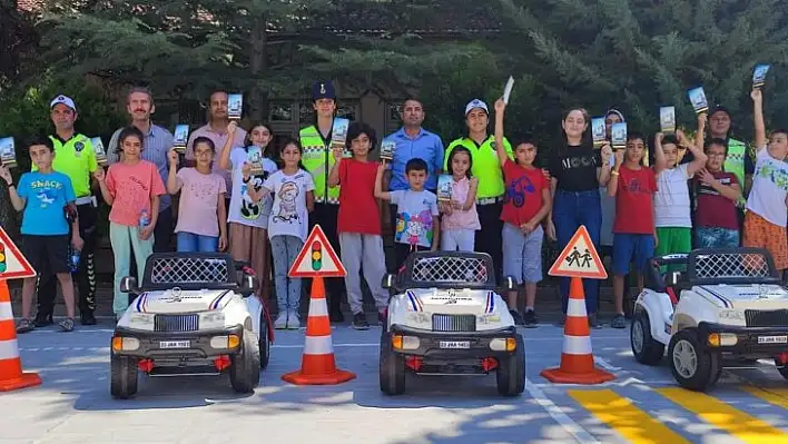 Jandarmadan öğrencilere trafik güvenliği eğitimi