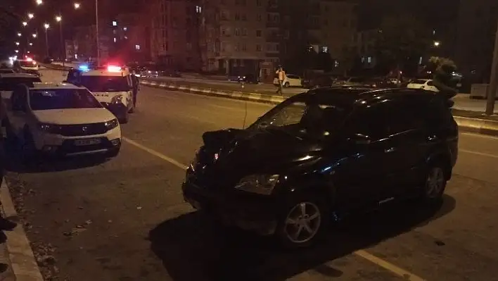 Jip, motosiklete çarptı: 1 ölü
