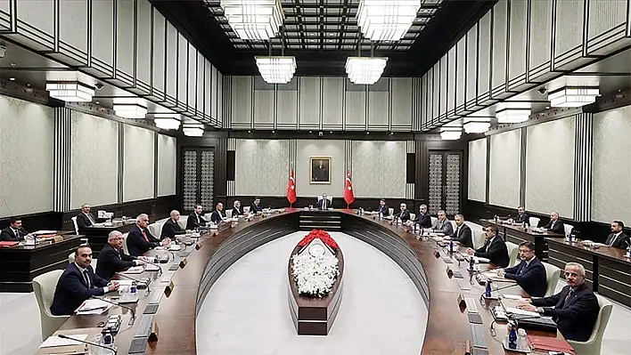 Kabine toplanıyor