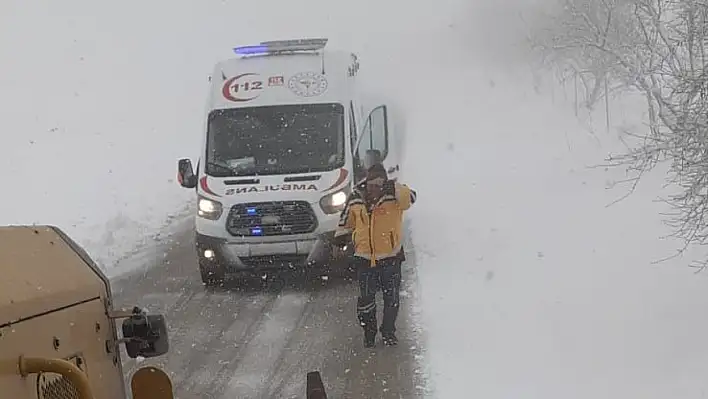 Karda mahsur kalan hastanın yardımına İl Özel İdaresi ekipleri yetişti