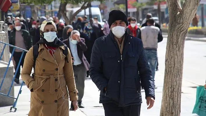 Kırmızıya dönen Elazığ'da vatandaşlar birbirini uyardı