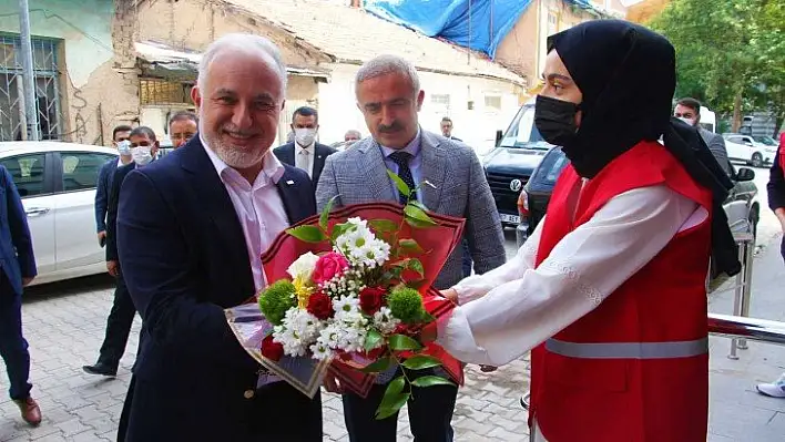 Kızılay Genel Başkanı Kınık: 'Elazığ'ımıza yeni afet müdahalesi kapasitesi oluşturabileceğimiz bir lojistik merkez yatırımlarına başlıyoruz'