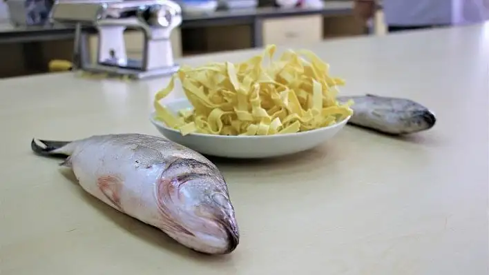 Kokusu gitti, tadı kaldı balık ve kılçığından makarna