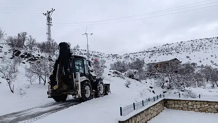 Köy yollarında çalışmalar sürüyor