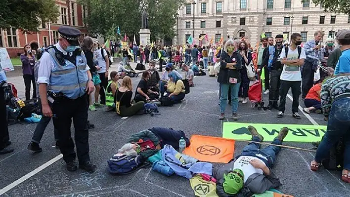 Londra'da iklim protestoları başladı