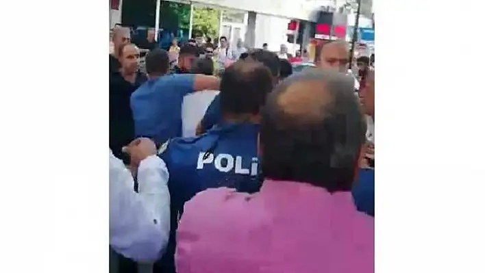 Malatya'da Polis tacizciyi linçten son anda kurtardı