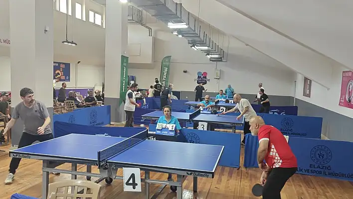 Masa Tenisinde raketler dostluk için sallandı