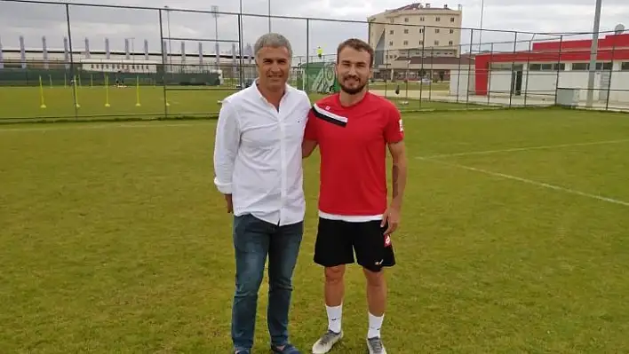 Metehan Andaç Özlü yeniden Elazığ Belediyespor'la anlaştı