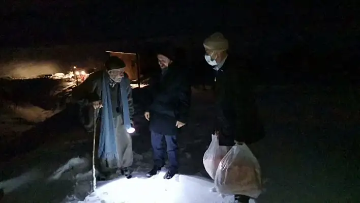 Mezrada mahsur kalıp ilaçları biten iki kardeşin imdadına kaymakam yetişti