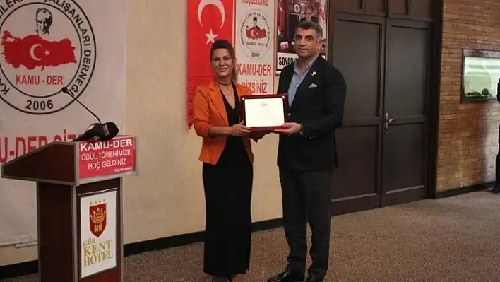 Milletvekili Erol'a 'Yılın Milletvekili' ödülü