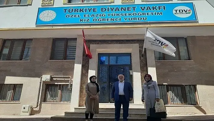 Müftü Aydın, Bayramda memleketlerine gidemeyen öğrencileri ziyaret etti