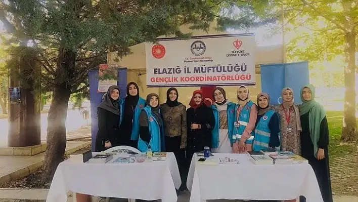 Müftülükten üniversite öğrencileri için tanıtım standı