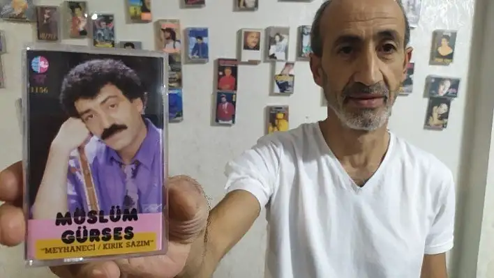 Nostalji kasetler, iş yerine hem sergi hem de dekor oldu