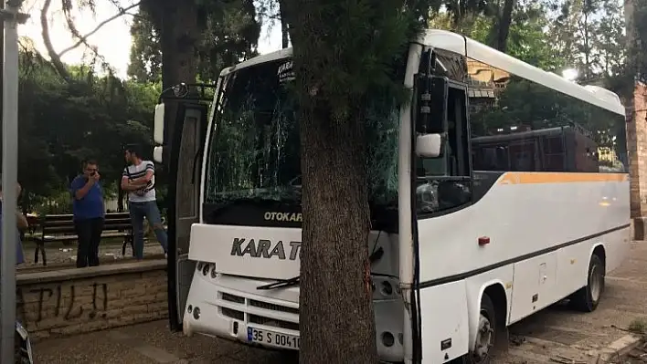 Öğrenci servisinin freni patladı, facianın eşiğinden dönüldü: 15 yaralı