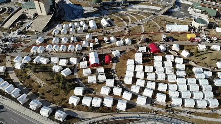 Okulların 10 Şubat'ta açılacağı Elazığ'da çadır kentlerde yaşam sürüyor