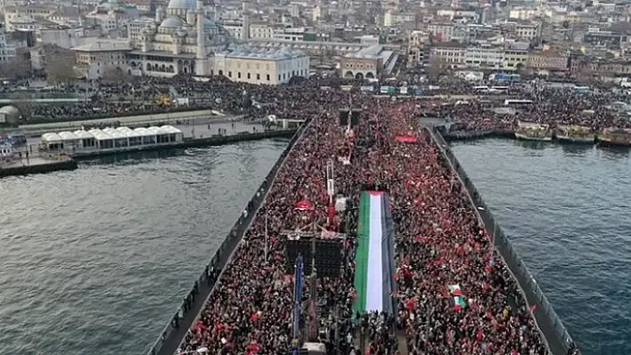 On binlerce vatandaş şehitler ve Filistin için bir araya geldi