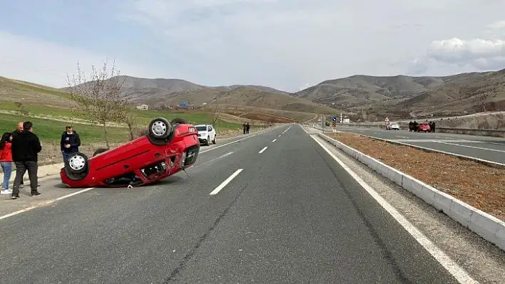 Otomobil ters döndü, sürücü yara almadan kurtuldu