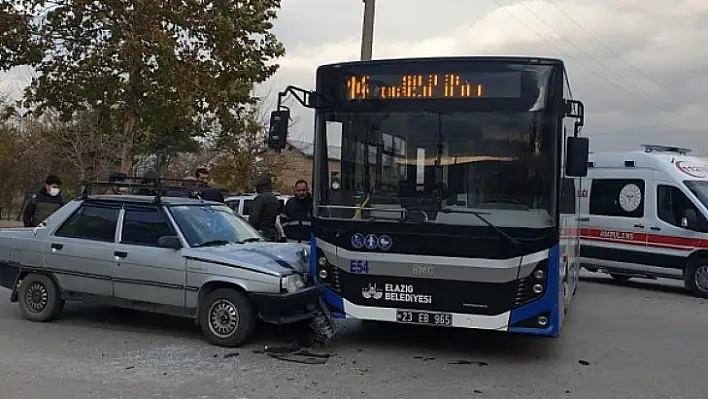 Otomobil yolcu otobüsüne çarptı: 1 Yaralı