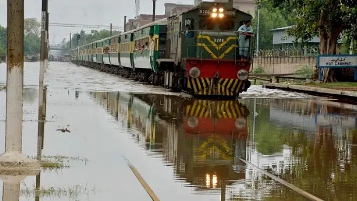 Pakistan'ı muson yağmuru vurdu: 24 ölü, 18 yaralı