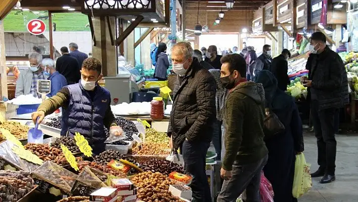 Pandemi ile durgunluk yaşayan kapalı çarşı, Ramazan'la hareketlendi