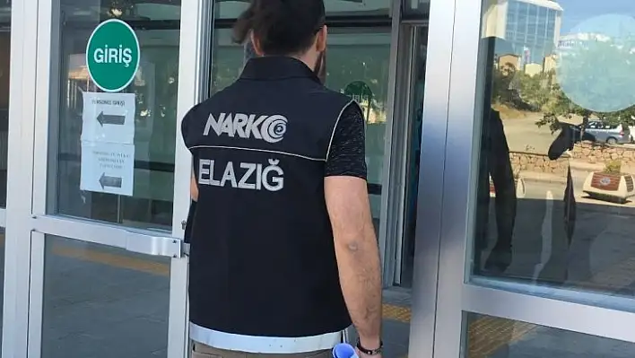 Polis önce içiciyi, sonra uyuşturucu satıcısını yakaladı