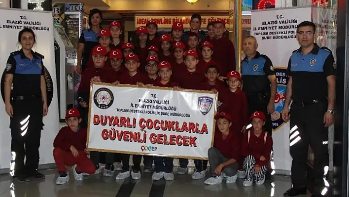 Polislerin eşlik ettiği çocuklar, gönüllerince eğlendi