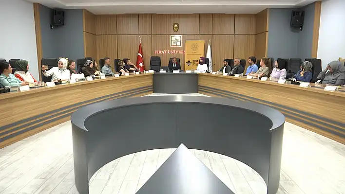 Prof. Gömleksiz'den, 'Şehir ve Eğitim' konulu sunum