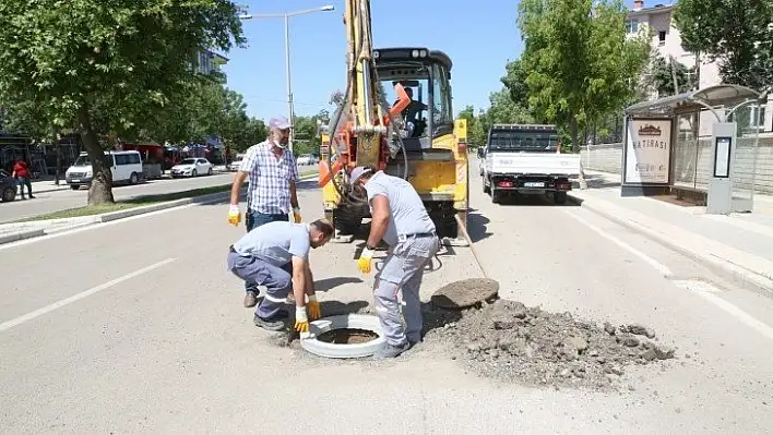 Rögar kapakları yol seviyesine getiriliyor