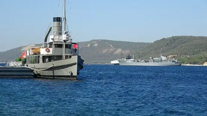 Rus savaş gemisi Çanakkale Boğazı'ndan geçti