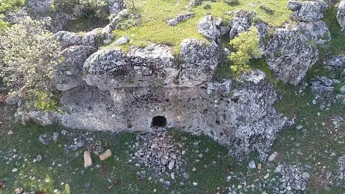 Ağın'da, kaya mezarlar turizme kazandırılmayı bekliyor