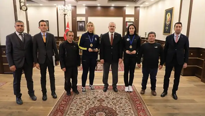 Şampiyon boksörler Vali Dr. Toraman'ı ziyaret etti 