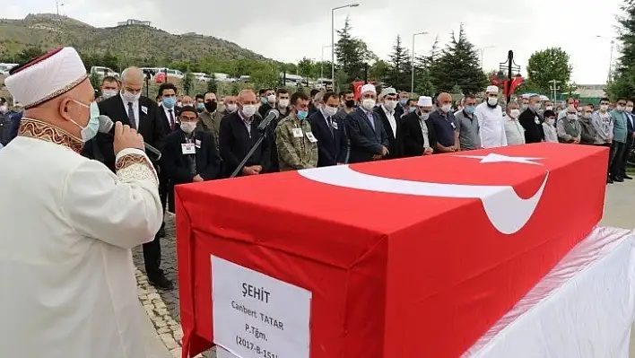 Şehit asker son yolculuğuna uğurlandı