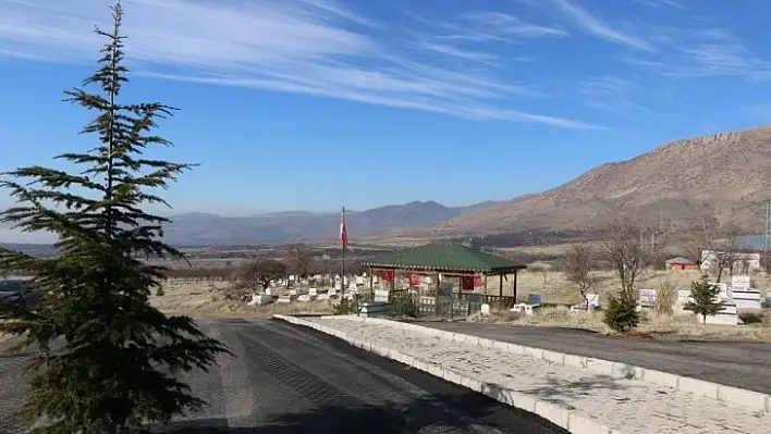 Şehit Sekin'in kabrinin yolu yenilendi