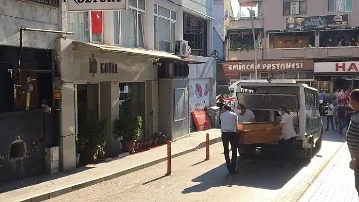 Ses sanatçısı otel odasında intihar etti