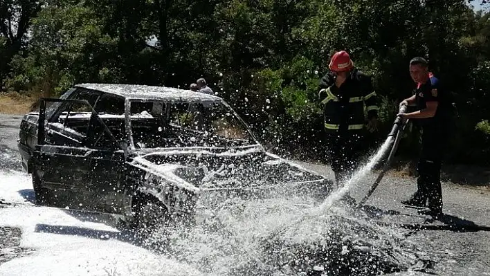 Çanakkale'de seyir halindeki araç alev topuna döndü