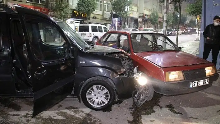 Sokağa çıkma kısıtlaması başladığı saatlerde kaza: 2 yaralı