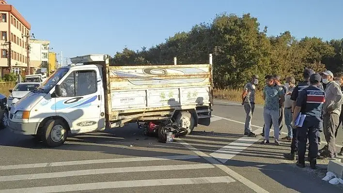 Sollamaya çalıştığı kamyonetin altına girdi: 2 yaralı