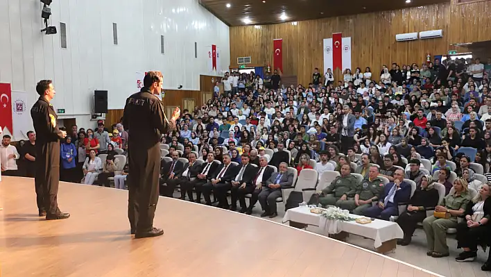 SOLOTÜRK ekibi öğrencilerle söyleşi programında buluştu