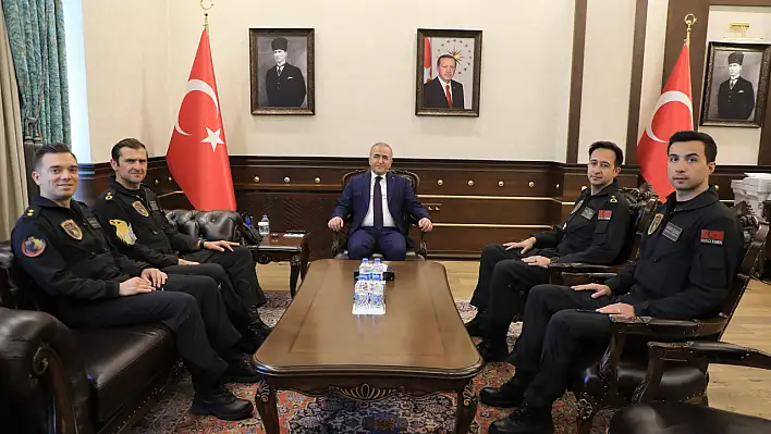 SOLOTÜRK ekibinden Elazığ Valisi Numan Hatipoğlu'na ziyaret