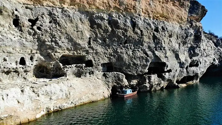 Sular çekilince Hastek Kalesi gün yüzüne çıktı