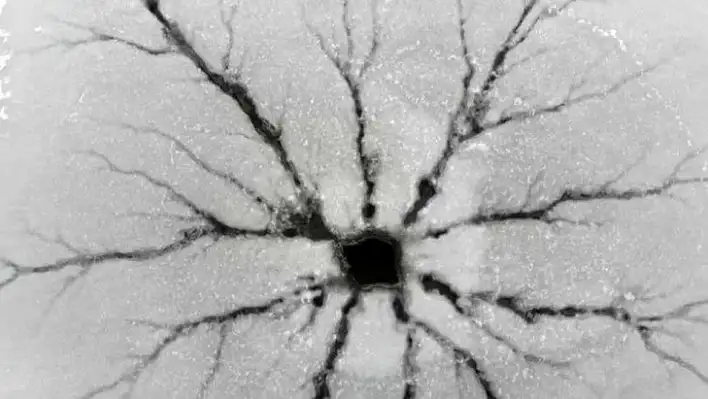Sülüklü Göl buz tuttu, drone ile görüntülendi